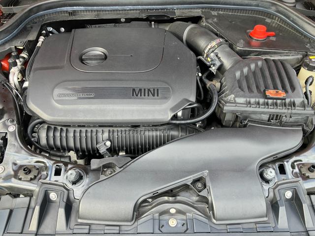 ＭＩＮＩ ジョンクーパーワークス　コンバーチブル　禁煙車　ＡＣＣ　黒革シート　シートヒーター　パドルシフト　衝突軽減ブレーキ　前車接近警告　ＨＤＤナビ　バックカメラ　パーキングアシスト　スマートキー（17枚目）