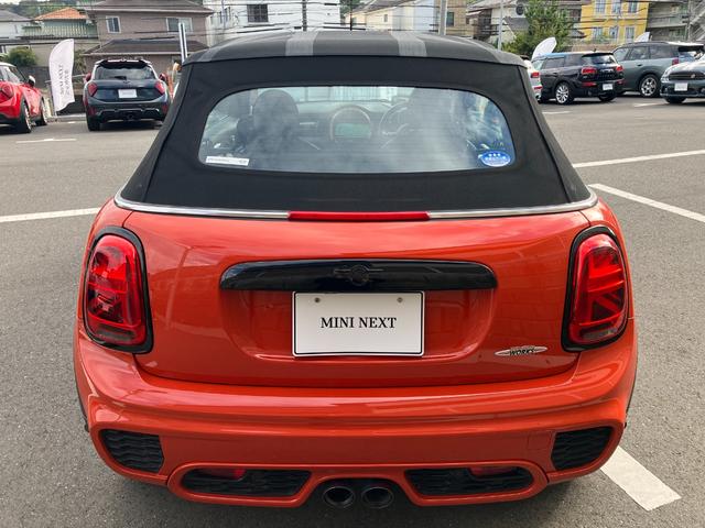 ＭＩＮＩ ジョンクーパーワークス　コンバーチブル　禁煙車　ＡＣＣ　黒革シート　シートヒーター　パドルシフト　衝突軽減ブレーキ　前車接近警告　ＨＤＤナビ　バックカメラ　パーキングアシスト　スマートキー（22枚目）