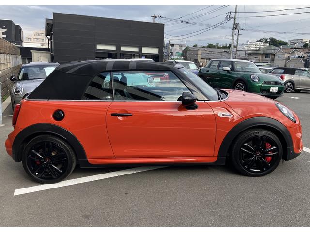 ＭＩＮＩ ジョンクーパーワークス　コンバーチブル　禁煙車　ＡＣＣ　黒革シート　シートヒーター　パドルシフト　衝突軽減ブレーキ　前車接近警告　ＨＤＤナビ　バックカメラ　パーキングアシスト　スマートキー（23枚目）