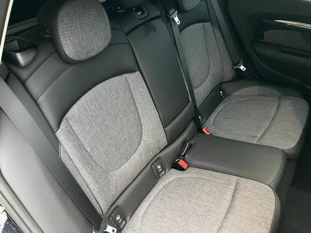 MINI クーパーD クラブマン クラシック・トリム パノラマサンルーフ ハーマンカードンスピーカー 禁煙車 衝突軽減ブレーキ 前車接近警告 障害物センサー アップルカープレイ バックカメラ ドライブモード パーキングアシスト(9枚目)