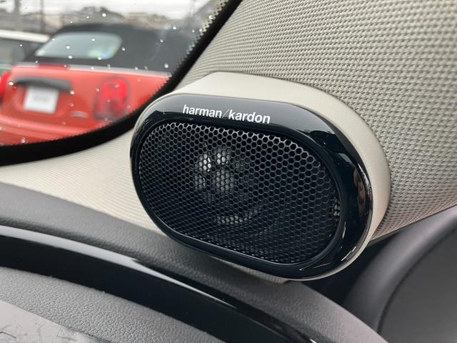 MINI クーパーD クラブマン クラシック・トリム パノラマサンルーフ ハーマンカードンスピーカー 禁煙車 衝突軽減ブレーキ 前車接近警告 障害物センサー アップルカープレイ バックカメラ ドライブモード パーキングアシスト(16枚目)
