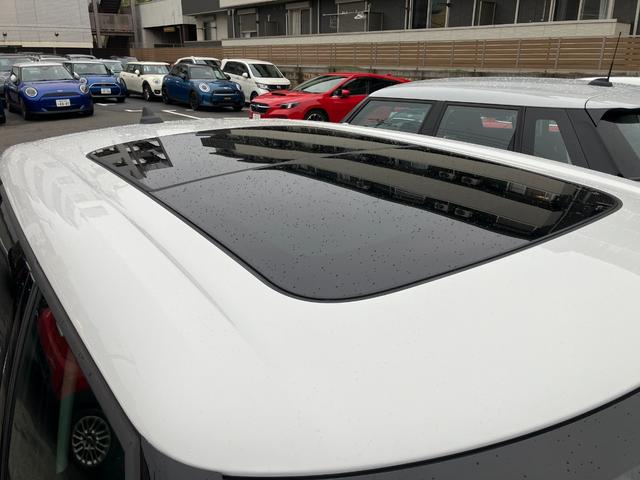 MINI クーパーD クラブマン クラシック・トリム パノラマサンルーフ ハーマンカードンスピーカー 禁煙車 衝突軽減ブレーキ 前車接近警告 障害物センサー アップルカープレイ バックカメラ ドライブモード パーキングアシスト(17枚目)
