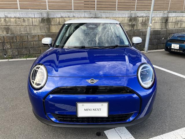 ＭＩＮＩ クーパーＥ　クラシック・トリム　クラシックトリム　禁煙車　シートヒーター　ステアリングヒーター　前車接近警告　衝突軽減ブレーキ　パーキングアシスト　ヘッドアップディスプレイ　ＭＩＮＩナビゲーションシステム　アップルカープレイ（2枚目）