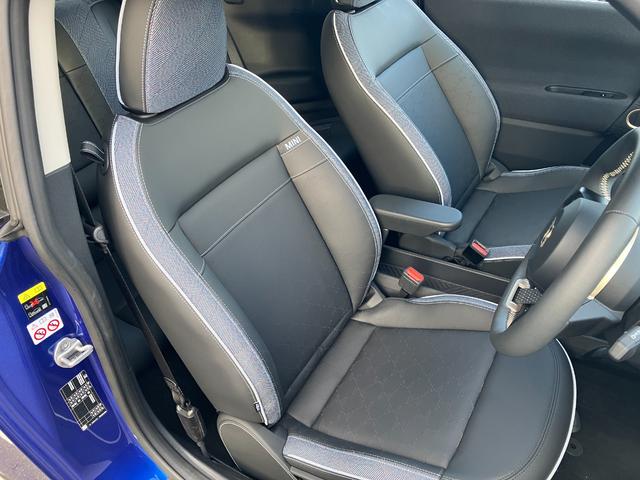 ＭＩＮＩ クーパーＥ　クラシック・トリム　クラシックトリム　禁煙車　シートヒーター　ステアリングヒーター　前車接近警告　衝突軽減ブレーキ　パーキングアシスト　ヘッドアップディスプレイ　ＭＩＮＩナビゲーションシステム　アップルカープレイ（7枚目）