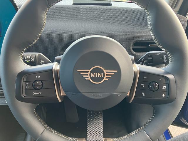 ＭＩＮＩ クーパーＥ　クラシック・トリム　クラシックトリム　禁煙車　シートヒーター　ステアリングヒーター　前車接近警告　衝突軽減ブレーキ　パーキングアシスト　ヘッドアップディスプレイ　ＭＩＮＩナビゲーションシステム　アップルカープレイ（9枚目）
