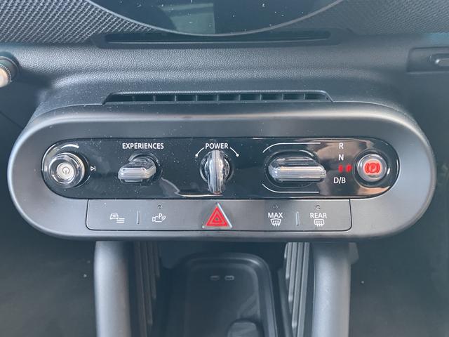 ＭＩＮＩ クーパーＥ　クラシック・トリム　クラシックトリム　禁煙車　シートヒーター　ステアリングヒーター　前車接近警告　衝突軽減ブレーキ　パーキングアシスト　ヘッドアップディスプレイ　ＭＩＮＩナビゲーションシステム　アップルカープレイ（13枚目）