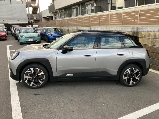 ＭＩＮＩ エースマンＳＥ　クラシック・トリム　禁煙車　ＡＣＣ　衝突軽減ブレーキ　前車接近警告　障害物センサー　ＭＩＮＩナビゲーション　全周囲カメラ　シートヒーター　ステアリングヒーター　パーキングアシスト　ドライブモード（3枚目）