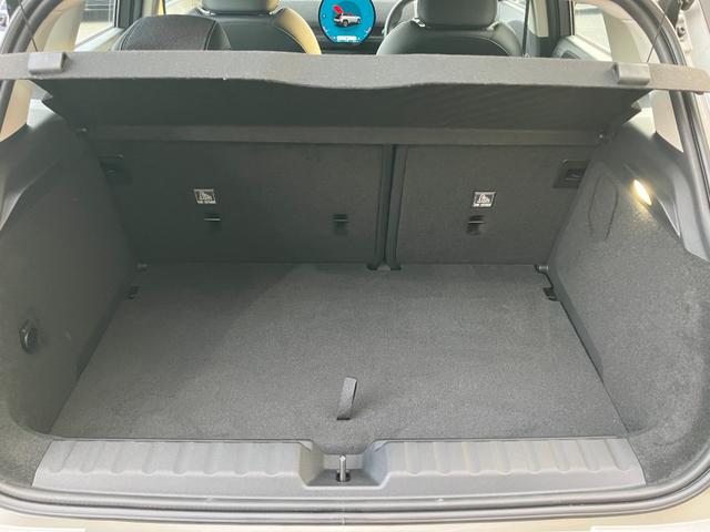 ＭＩＮＩ エースマンＳＥ　クラシック・トリム　禁煙車　ＡＣＣ　衝突軽減ブレーキ　前車接近警告　障害物センサー　ＭＩＮＩナビゲーション　全周囲カメラ　シートヒーター　ステアリングヒーター　パーキングアシスト　ドライブモード（6枚目）