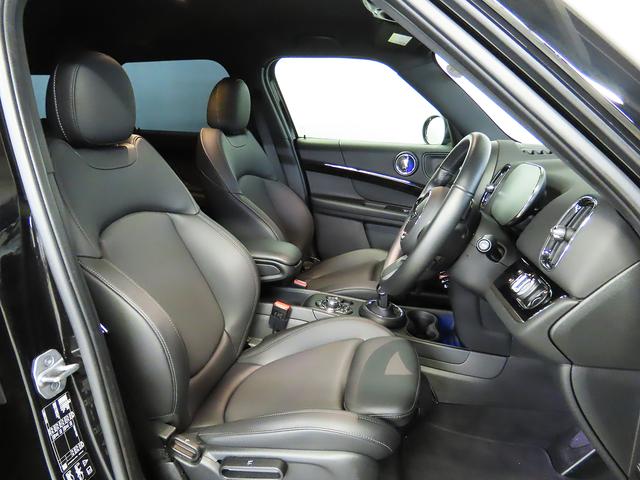 ＭＩＮＩ クーパーＤクロスオーバーオール４シャドーエディション　シャドーエディション　禁煙車　衝突軽減ブレーキ　前車接近警告　障害物センサー　ＨＤＤナビ　バックカメラ　ＡＣＣ　シートヒーター　キーレス　ＬＥＤヘッドライト　ＥＴＣ　ミュージックプレイヤー接続可（2枚目）