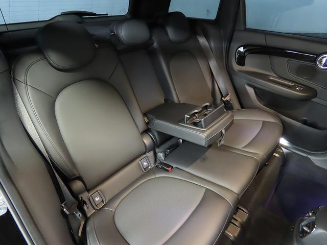 ＭＩＮＩ クーパーＤクロスオーバーオール４シャドーエディション　シャドーエディション　禁煙車　衝突軽減ブレーキ　前車接近警告　障害物センサー　ＨＤＤナビ　バックカメラ　ＡＣＣ　シートヒーター　キーレス　ＬＥＤヘッドライト　ＥＴＣ　ミュージックプレイヤー接続可（3枚目）