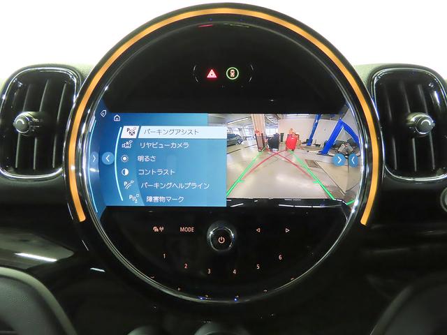 ＭＩＮＩ クーパーＤクロスオーバーオール４シャドーエディション　シャドーエディション　禁煙車　衝突軽減ブレーキ　前車接近警告　障害物センサー　ＨＤＤナビ　バックカメラ　ＡＣＣ　シートヒーター　キーレス　ＬＥＤヘッドライト　ＥＴＣ　ミュージックプレイヤー接続可（8枚目）