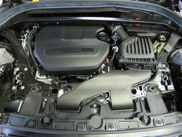 ＭＩＮＩ クーパーＤクロスオーバーオール４シャドーエディション　シャドーエディション　禁煙車　衝突軽減ブレーキ　前車接近警告　障害物センサー　ＨＤＤナビ　バックカメラ　ＡＣＣ　シートヒーター　キーレス　ＬＥＤヘッドライト　ＥＴＣ　ミュージックプレイヤー接続可（17枚目）