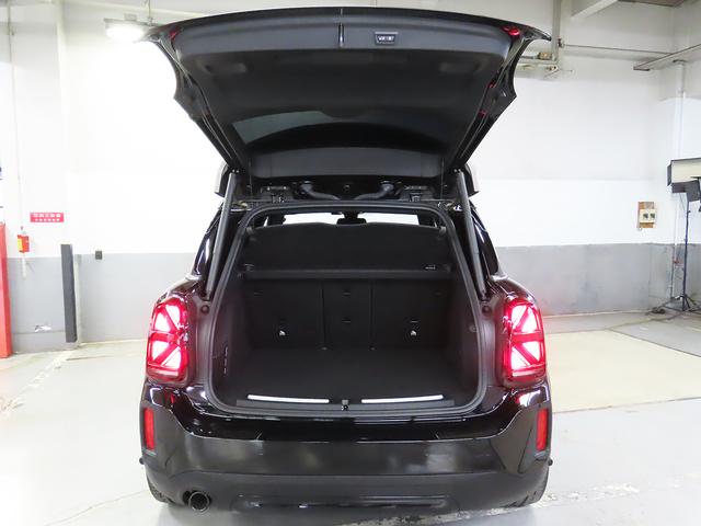 ＭＩＮＩ クーパーＤクロスオーバーオール４シャドーエディション　シャドーエディション　禁煙車　衝突軽減ブレーキ　前車接近警告　障害物センサー　ＨＤＤナビ　バックカメラ　ＡＣＣ　シートヒーター　キーレス　ＬＥＤヘッドライト　ＥＴＣ　ミュージックプレイヤー接続可（21枚目）