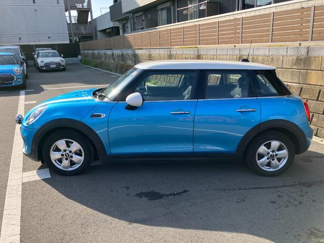 ＭＩＮＩ クーパーＤ　禁煙車　衝突軽減ブレーキ　前車接近警告　ＨＤＤナビ　バックカメラ　障害物センサー　パーキングアシスト　スマートキー　ＥＴＣ　ＬＥＤヘッドライト　ＭＴモード付ＡＴ（3枚目）
