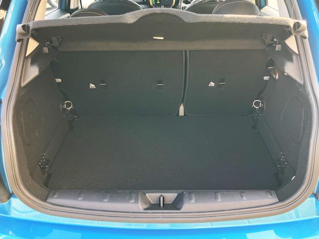 ＭＩＮＩ クーパーＤ　禁煙車　衝突軽減ブレーキ　前車接近警告　ＨＤＤナビ　バックカメラ　障害物センサー　パーキングアシスト　スマートキー　ＥＴＣ　ＬＥＤヘッドライト　ＭＴモード付ＡＴ（5枚目）