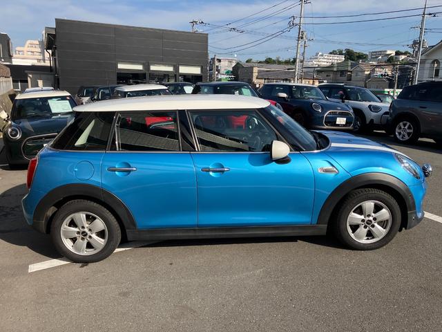ＭＩＮＩ クーパーＤ　禁煙車　衝突軽減ブレーキ　前車接近警告　ＨＤＤナビ　バックカメラ　障害物センサー　パーキングアシスト　スマートキー　ＥＴＣ　ＬＥＤヘッドライト　ＭＴモード付ＡＴ（6枚目）