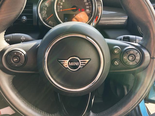 ＭＩＮＩ クーパーＤ　禁煙車　衝突軽減ブレーキ　前車接近警告　ＨＤＤナビ　バックカメラ　障害物センサー　パーキングアシスト　スマートキー　ＥＴＣ　ＬＥＤヘッドライト　ＭＴモード付ＡＴ（9枚目）