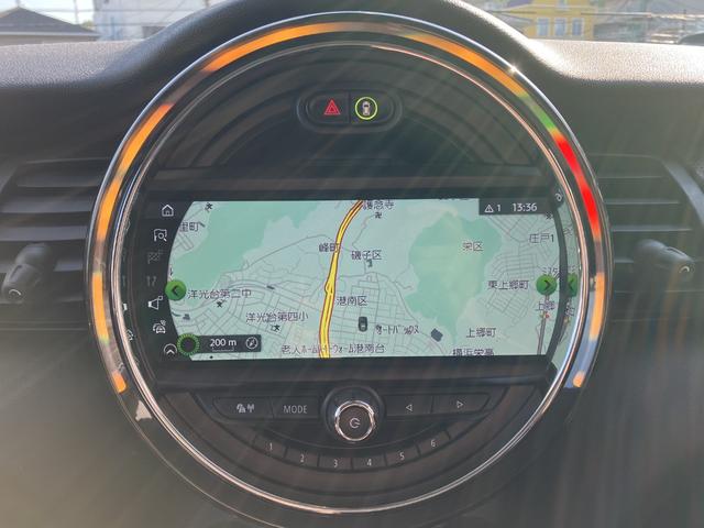 ＭＩＮＩ クーパーＤ　禁煙車　衝突軽減ブレーキ　前車接近警告　ＨＤＤナビ　バックカメラ　障害物センサー　パーキングアシスト　スマートキー　ＥＴＣ　ＬＥＤヘッドライト　ＭＴモード付ＡＴ（11枚目）