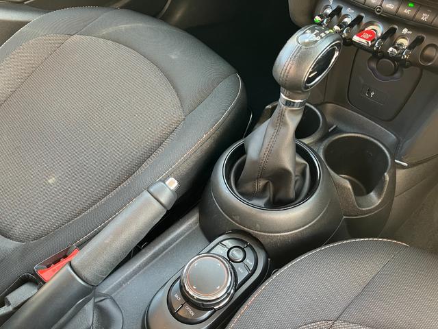 ＭＩＮＩ クーパーＤ　禁煙車　衝突軽減ブレーキ　前車接近警告　ＨＤＤナビ　バックカメラ　障害物センサー　パーキングアシスト　スマートキー　ＥＴＣ　ＬＥＤヘッドライト　ＭＴモード付ＡＴ（13枚目）