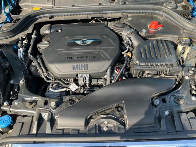 ＭＩＮＩ クーパーＤ　禁煙車　衝突軽減ブレーキ　前車接近警告　ＨＤＤナビ　バックカメラ　障害物センサー　パーキングアシスト　スマートキー　ＥＴＣ　ＬＥＤヘッドライト　ＭＴモード付ＡＴ（14枚目）