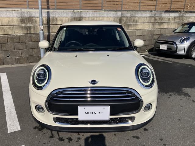 MINI ワン 禁煙車 衝突軽減ブレーキ 前車接近警告 HDDナビ バックカメラ 本革巻ステアリングホイール 障害物センサー キーレス LEDヘッドライト MTモード付AT(2枚目)