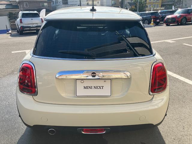 MINI ワン 禁煙車 衝突軽減ブレーキ 前車接近警告 HDDナビ バックカメラ 本革巻ステアリングホイール 障害物センサー キーレス LEDヘッドライト MTモード付AT(5枚目)