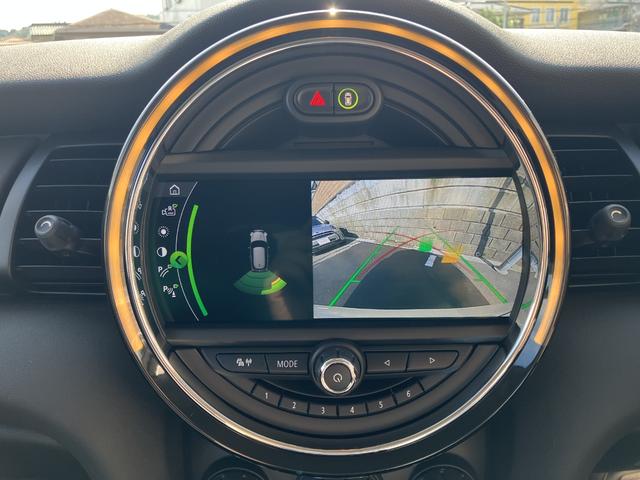 MINI ワン 禁煙車 衝突軽減ブレーキ 前車接近警告 HDDナビ バックカメラ 本革巻ステアリングホイール 障害物センサー キーレス LEDヘッドライト MTモード付AT(11枚目)