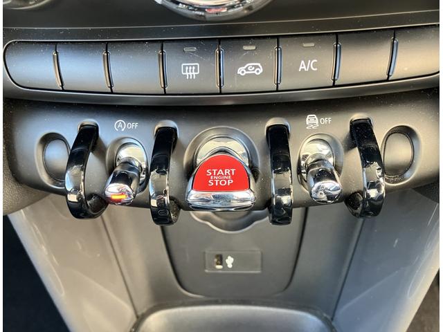 MINI ワン 禁煙車 衝突軽減ブレーキ 前車接近警告 HDDナビ バックカメラ 本革巻ステアリングホイール 障害物センサー キーレス LEDヘッドライト MTモード付AT(12枚目)