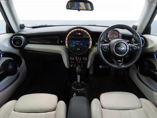 MINI クーパーS 禁煙車 本革シート シートヒーター ハーマンカードンスピーカー 衝突軽減ブレーキ 前車接近警告 ドライブモード HDDナビ バックカメラ LEDヘッドライト(4枚目)