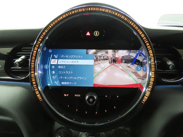 ＭＩＮＩ ジョンクーパーワークス　ジョンクーパーワークストリム　禁煙車　ＡＣＣ　衝突軽減ブレーキ　前車接近警告　アップルカープレイ　ヘッドアップディスプレイ　ドライブモード　バックカメラ　パーキングアシスト　スマートキー（8枚目）