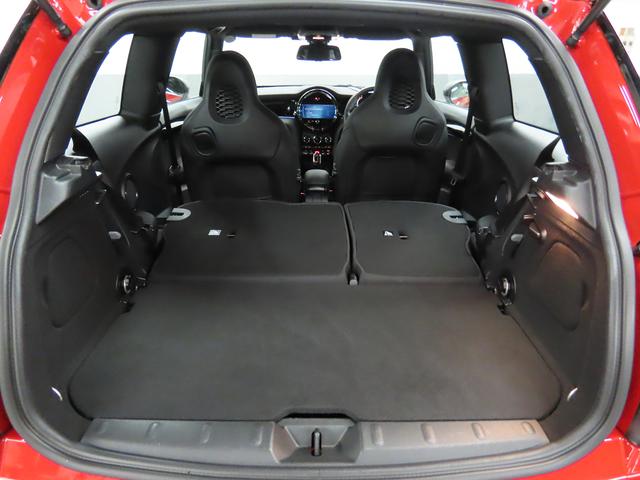 ＭＩＮＩ ジョンクーパーワークス　ジョンクーパーワークストリム　禁煙車　ＡＣＣ　衝突軽減ブレーキ　前車接近警告　アップルカープレイ　ヘッドアップディスプレイ　ドライブモード　バックカメラ　パーキングアシスト　スマートキー（10枚目）