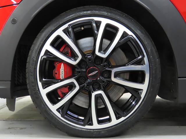 ＭＩＮＩ ジョンクーパーワークス　ジョンクーパーワークストリム　禁煙車　ＡＣＣ　衝突軽減ブレーキ　前車接近警告　アップルカープレイ　ヘッドアップディスプレイ　ドライブモード　バックカメラ　パーキングアシスト　スマートキー（11枚目）