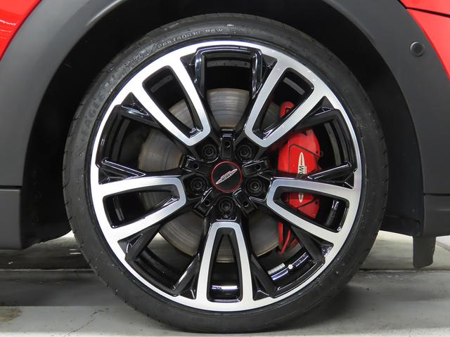 ＭＩＮＩ ジョンクーパーワークス　ジョンクーパーワークストリム　禁煙車　ＡＣＣ　衝突軽減ブレーキ　前車接近警告　アップルカープレイ　ヘッドアップディスプレイ　ドライブモード　バックカメラ　パーキングアシスト　スマートキー（13枚目）