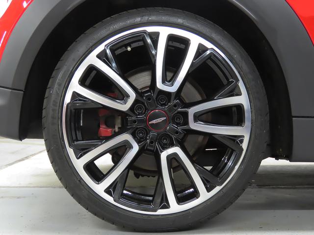 ＭＩＮＩ ジョンクーパーワークス　ジョンクーパーワークストリム　禁煙車　ＡＣＣ　衝突軽減ブレーキ　前車接近警告　アップルカープレイ　ヘッドアップディスプレイ　ドライブモード　バックカメラ　パーキングアシスト　スマートキー（14枚目）