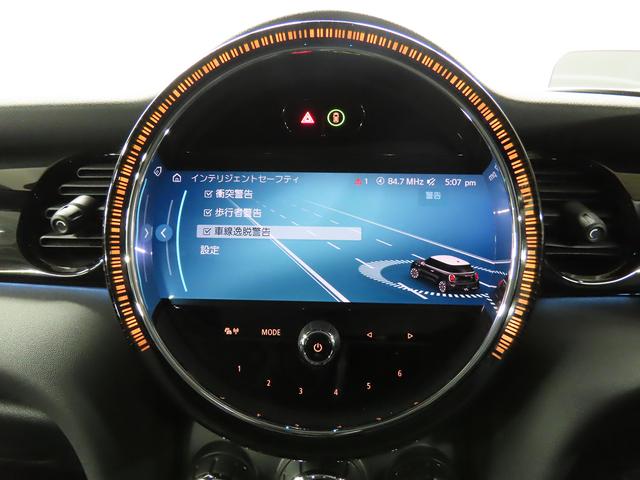ＭＩＮＩ ジョンクーパーワークス　ジョンクーパーワークストリム　禁煙車　ＡＣＣ　衝突軽減ブレーキ　前車接近警告　アップルカープレイ　ヘッドアップディスプレイ　ドライブモード　バックカメラ　パーキングアシスト　スマートキー（19枚目）
