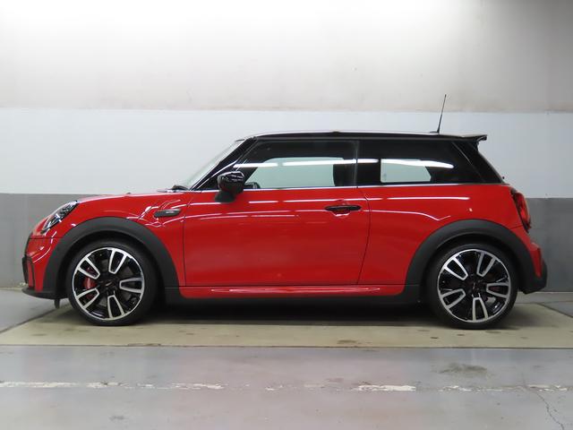 ＭＩＮＩ ジョンクーパーワークス　ジョンクーパーワークストリム　禁煙車　ＡＣＣ　衝突軽減ブレーキ　前車接近警告　アップルカープレイ　ヘッドアップディスプレイ　ドライブモード　バックカメラ　パーキングアシスト　スマートキー（23枚目）