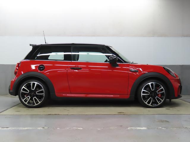 ＭＩＮＩ ジョンクーパーワークス　ジョンクーパーワークストリム　禁煙車　ＡＣＣ　衝突軽減ブレーキ　前車接近警告　アップルカープレイ　ヘッドアップディスプレイ　ドライブモード　バックカメラ　パーキングアシスト　スマートキー（24枚目）