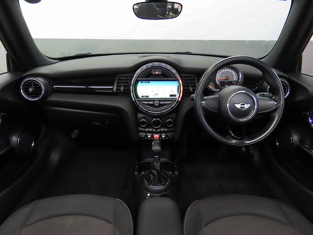 ＭＩＮＩ クーパー　コンバーチブル　禁煙車　ＨＤＤナビ　バックカメラ　障害物センサー　スマートキー　ＥＴＣ　ＬＥＤヘッドライト　ＭＴモード付ＡＴ　認定中古車（7枚目）