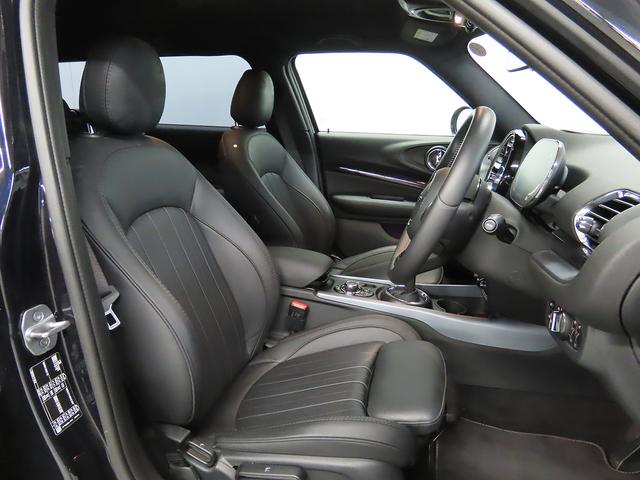 ＭＩＮＩ クーパＳＤクラブマンプレミアム＋Ｐミニユアーズトリム　禁煙車　黒革シート　シートヒーター　ＡＣＣ　衝突軽減ブレーキ　前車接近警告　ＨＤＤナビ　バックカメラ　スマートキー　障害物センサー　ドライブモード　ＬＥＤヘッドライト　ＭＴモード付ＡＴ（2枚目）