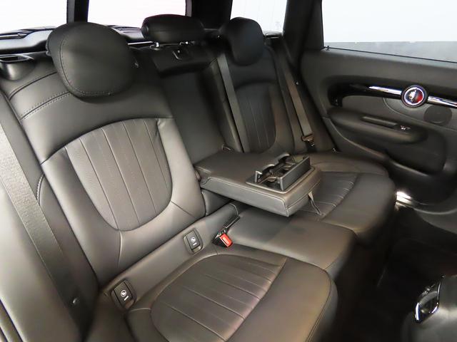 ＭＩＮＩ クーパＳＤクラブマンプレミアム＋Ｐミニユアーズトリム　禁煙車　黒革シート　シートヒーター　ＡＣＣ　衝突軽減ブレーキ　前車接近警告　ＨＤＤナビ　バックカメラ　スマートキー　障害物センサー　ドライブモード　ＬＥＤヘッドライト　ＭＴモード付ＡＴ（3枚目）