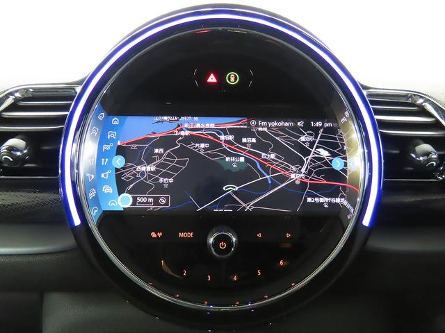 ＭＩＮＩ クーパＳＤクラブマンプレミアム＋Ｐミニユアーズトリム　禁煙車　黒革シート　シートヒーター　ＡＣＣ　衝突軽減ブレーキ　前車接近警告　ＨＤＤナビ　バックカメラ　スマートキー　障害物センサー　ドライブモード　ＬＥＤヘッドライト　ＭＴモード付ＡＴ（7枚目）