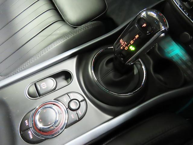 ＭＩＮＩ クーパＳＤクラブマンプレミアム＋Ｐミニユアーズトリム　禁煙車　黒革シート　シートヒーター　ＡＣＣ　衝突軽減ブレーキ　前車接近警告　ＨＤＤナビ　バックカメラ　スマートキー　障害物センサー　ドライブモード　ＬＥＤヘッドライト　ＭＴモード付ＡＴ（9枚目）