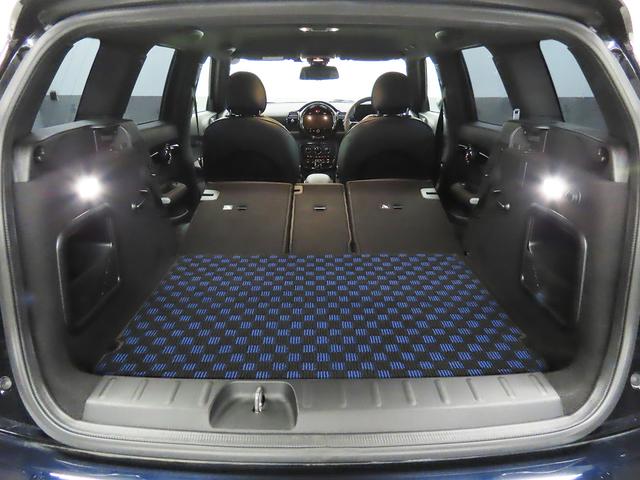 ＭＩＮＩ クーパＳＤクラブマンプレミアム＋Ｐミニユアーズトリム　禁煙車　黒革シート　シートヒーター　ＡＣＣ　衝突軽減ブレーキ　前車接近警告　ＨＤＤナビ　バックカメラ　スマートキー　障害物センサー　ドライブモード　ＬＥＤヘッドライト　ＭＴモード付ＡＴ（10枚目）