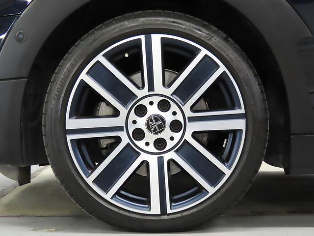 ＭＩＮＩ クーパＳＤクラブマンプレミアム＋Ｐミニユアーズトリム　禁煙車　黒革シート　シートヒーター　ＡＣＣ　衝突軽減ブレーキ　前車接近警告　ＨＤＤナビ　バックカメラ　スマートキー　障害物センサー　ドライブモード　ＬＥＤヘッドライト　ＭＴモード付ＡＴ（11枚目）