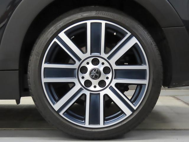 ＭＩＮＩ クーパＳＤクラブマンプレミアム＋Ｐミニユアーズトリム　禁煙車　黒革シート　シートヒーター　ＡＣＣ　衝突軽減ブレーキ　前車接近警告　ＨＤＤナビ　バックカメラ　スマートキー　障害物センサー　ドライブモード　ＬＥＤヘッドライト　ＭＴモード付ＡＴ（12枚目）