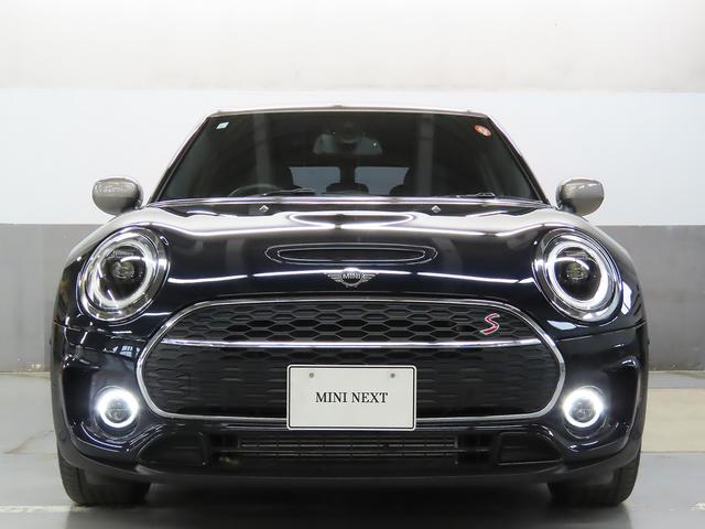 ＭＩＮＩ クーパＳＤクラブマンプレミアム＋Ｐミニユアーズトリム　禁煙車　黒革シート　シートヒーター　ＡＣＣ　衝突軽減ブレーキ　前車接近警告　ＨＤＤナビ　バックカメラ　スマートキー　障害物センサー　ドライブモード　ＬＥＤヘッドライト　ＭＴモード付ＡＴ（15枚目）