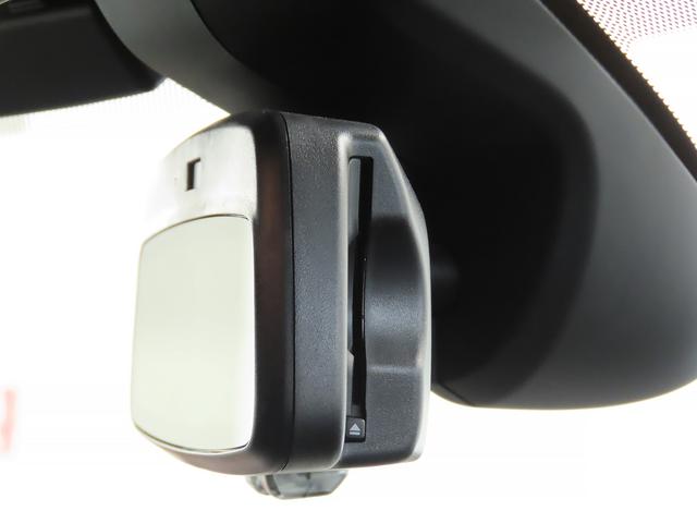 ＭＩＮＩ クーパＳＤクラブマンプレミアム＋Ｐミニユアーズトリム　禁煙車　黒革シート　シートヒーター　ＡＣＣ　衝突軽減ブレーキ　前車接近警告　ＨＤＤナビ　バックカメラ　スマートキー　障害物センサー　ドライブモード　ＬＥＤヘッドライト　ＭＴモード付ＡＴ（18枚目）