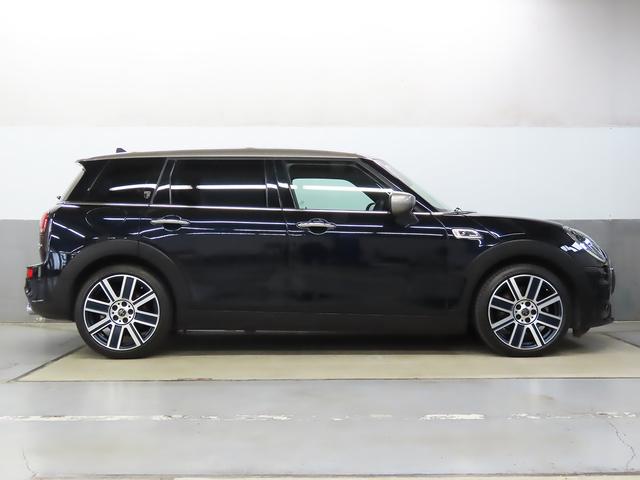 ＭＩＮＩ クーパＳＤクラブマンプレミアム＋Ｐミニユアーズトリム　禁煙車　黒革シート　シートヒーター　ＡＣＣ　衝突軽減ブレーキ　前車接近警告　ＨＤＤナビ　バックカメラ　スマートキー　障害物センサー　ドライブモード　ＬＥＤヘッドライト　ＭＴモード付ＡＴ（24枚目）