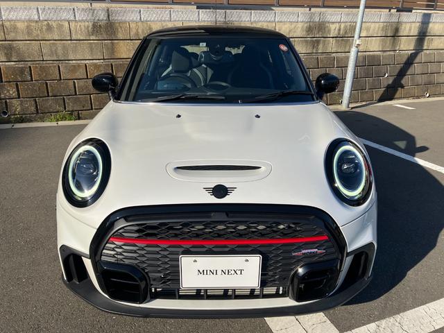 ＭＩＮＩ ＪＣＷ　プレミアムプラスパッケージ　ＪＣＷトリム　禁煙車　ＨＤＤナビ　ＡＣＣ　バックカメラ　衝突軽減ブレーキ　前車接近警告　パドルシフト　障害物センサー　シートヒーター　パーキングアシスト　ドライブモード　ＬＥＤヘッドライト（2枚目）