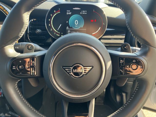 ＭＩＮＩ ＪＣＷ　プレミアムプラスパッケージ　ＪＣＷトリム　禁煙車　ＨＤＤナビ　ＡＣＣ　バックカメラ　衝突軽減ブレーキ　前車接近警告　パドルシフト　障害物センサー　シートヒーター　パーキングアシスト　ドライブモード　ＬＥＤヘッドライト（10枚目）